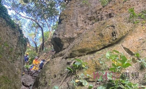 2妙齡女順網路《GPS軌跡圖》闖禍受困？！1救難志工險壁失足滑落遭割傷送醫　