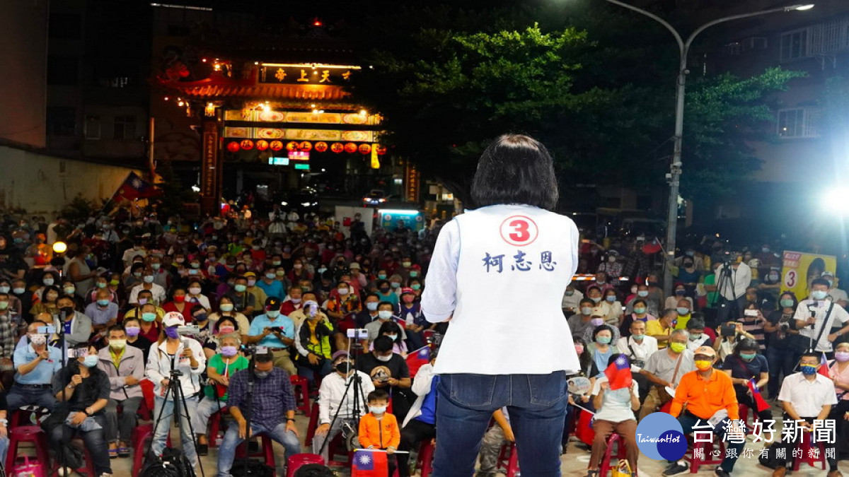 ▲柯志恩認為鳳山是她「起風」的好地方,哽咽反問選民:為何您來聽我現場兩、三次?