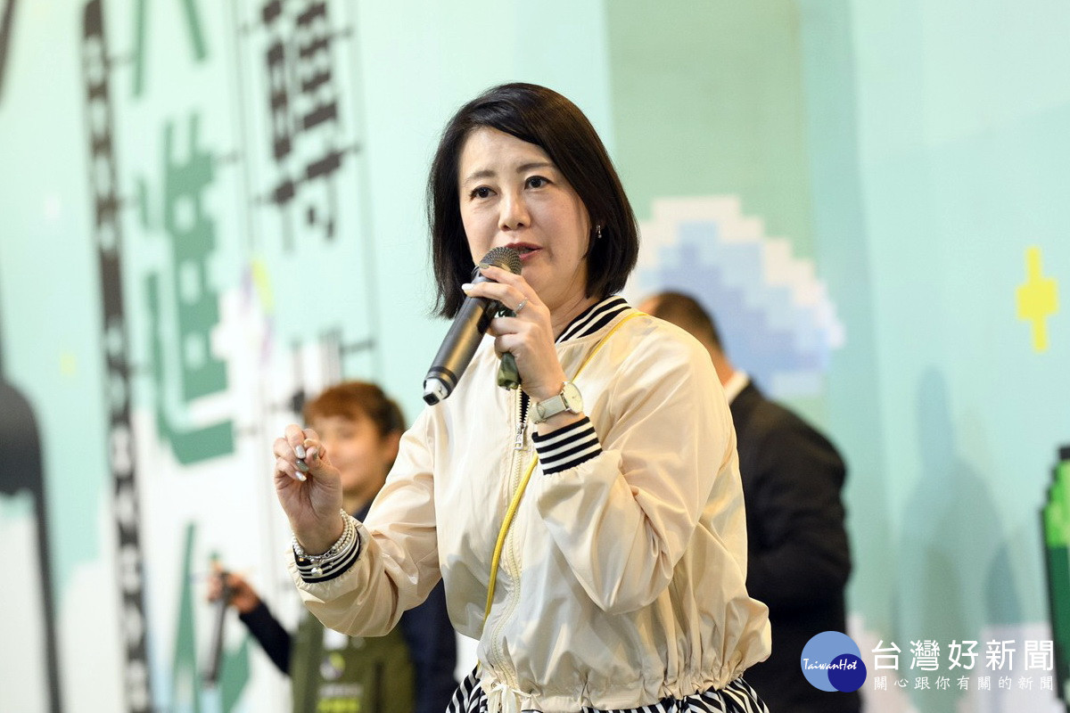 民進黨桃園市長候選人鄭運鵬旅桃同鄉會後援會成立,立法委員吳思瑤到場力挺。