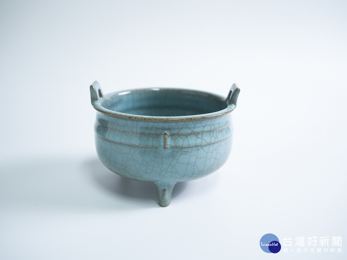 廖禮光《青瓷鼎式爐》,不經意的帶著古風,十足雅致