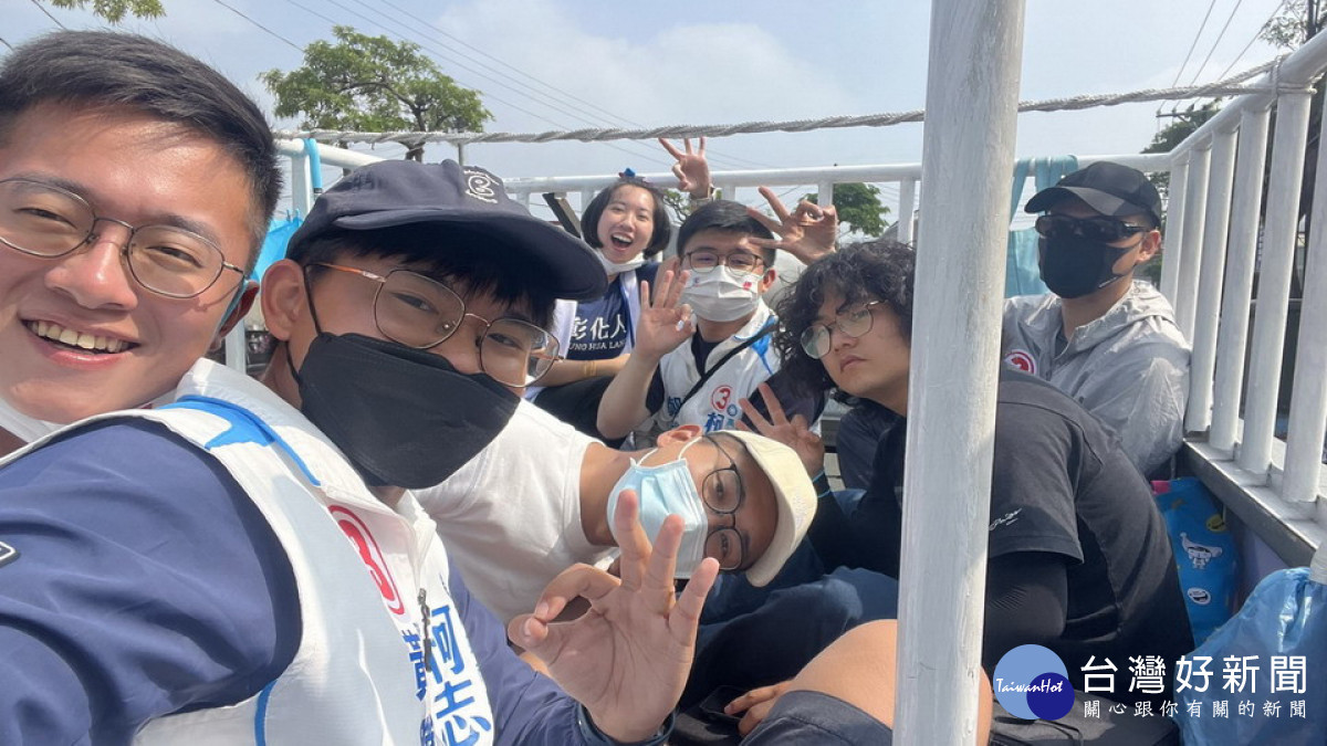 ▲柯志恩團隊安排小編輪番上陣大秀才藝,從主持、跳舞甚至到麥克風手樣樣精通,與網友在車掃期間直播互動。