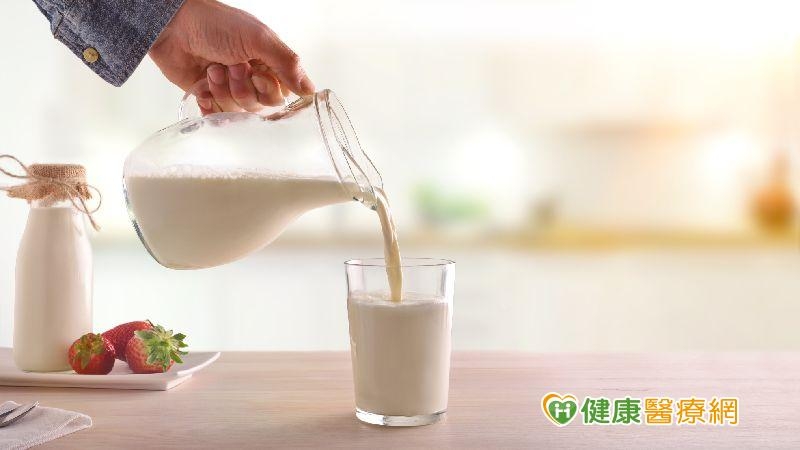 喝乳清就會長肌肉? 長輩「喝這杯」效果更好