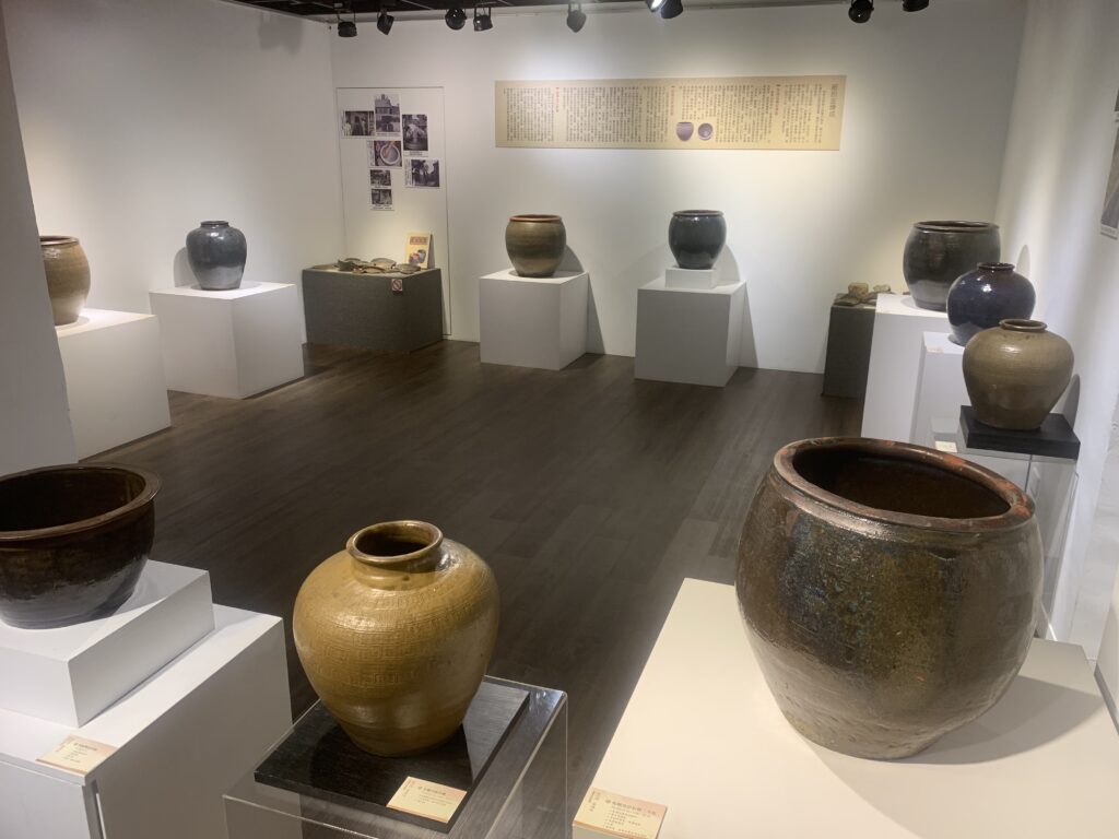 新竹陶·金煉成-劉峯松收藏展11月16日至12月4日登場,邀請民眾來到新竹市文化藝廊觀展。