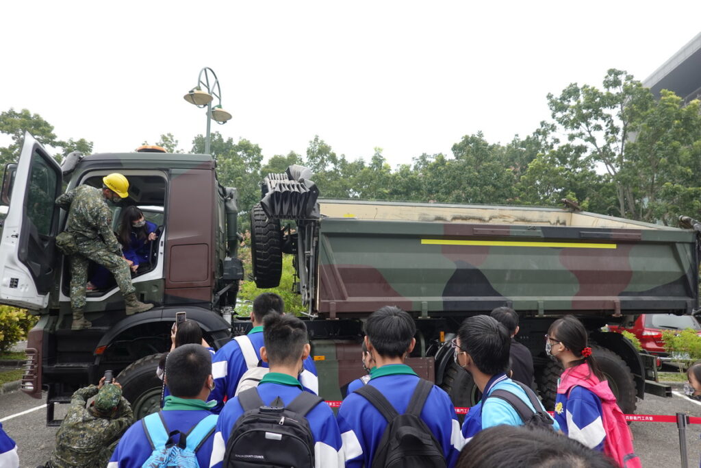 吳鳳科大深耕全民國防教育邀請陸軍五二工兵群蒞校國防展演