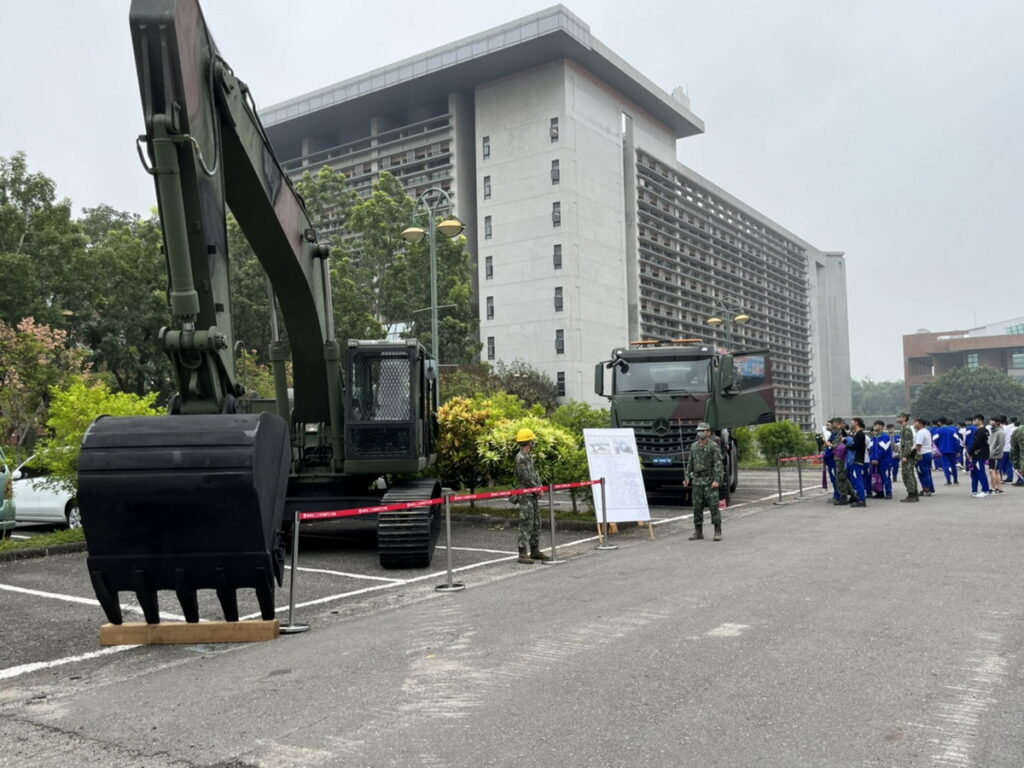 吳鳳科大深耕全民國防教育邀請陸軍五二工兵群蒞校國防展演