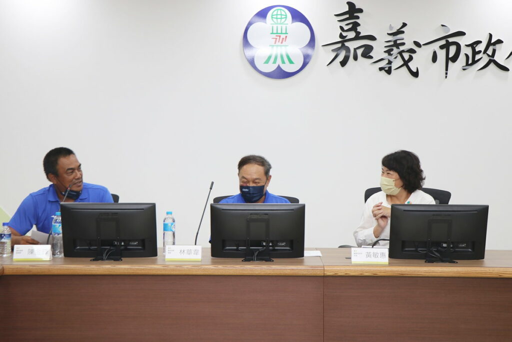 市長像位小粉絲聆聽陳金鋒說話