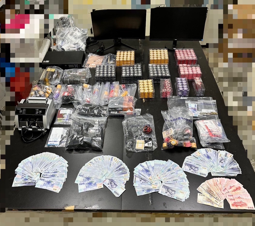圖片說明:有關選舉賭博案到案2人,賭資查扣賭客匯入帳戶賭金5萬,每注1萬元,後續金流追查中,目前追查金流計約227萬元。 (記者林㤈輝翻攝)