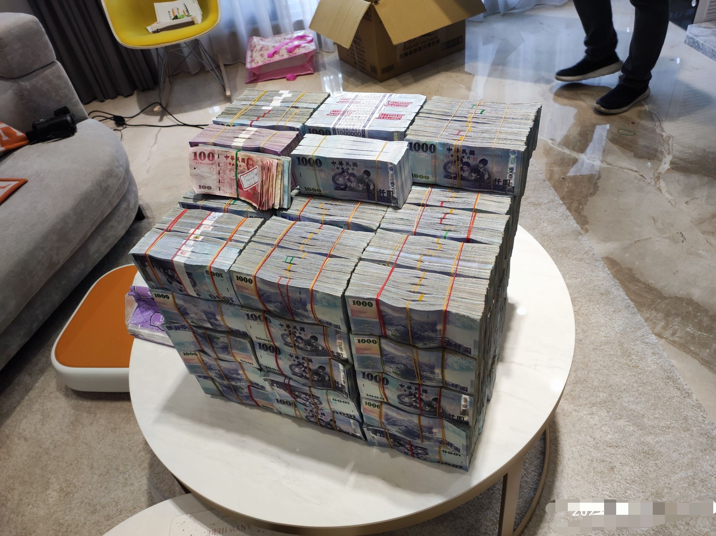 圖片說明:中市警刑大查獲地下匯兌、洗錢水房及掃蕩賭博等三類犯罪109件298人,查扣不法達5千餘萬元,另清查地下匯兌及投注賭資逾288億元。 (記者林㤈輝翻攝)