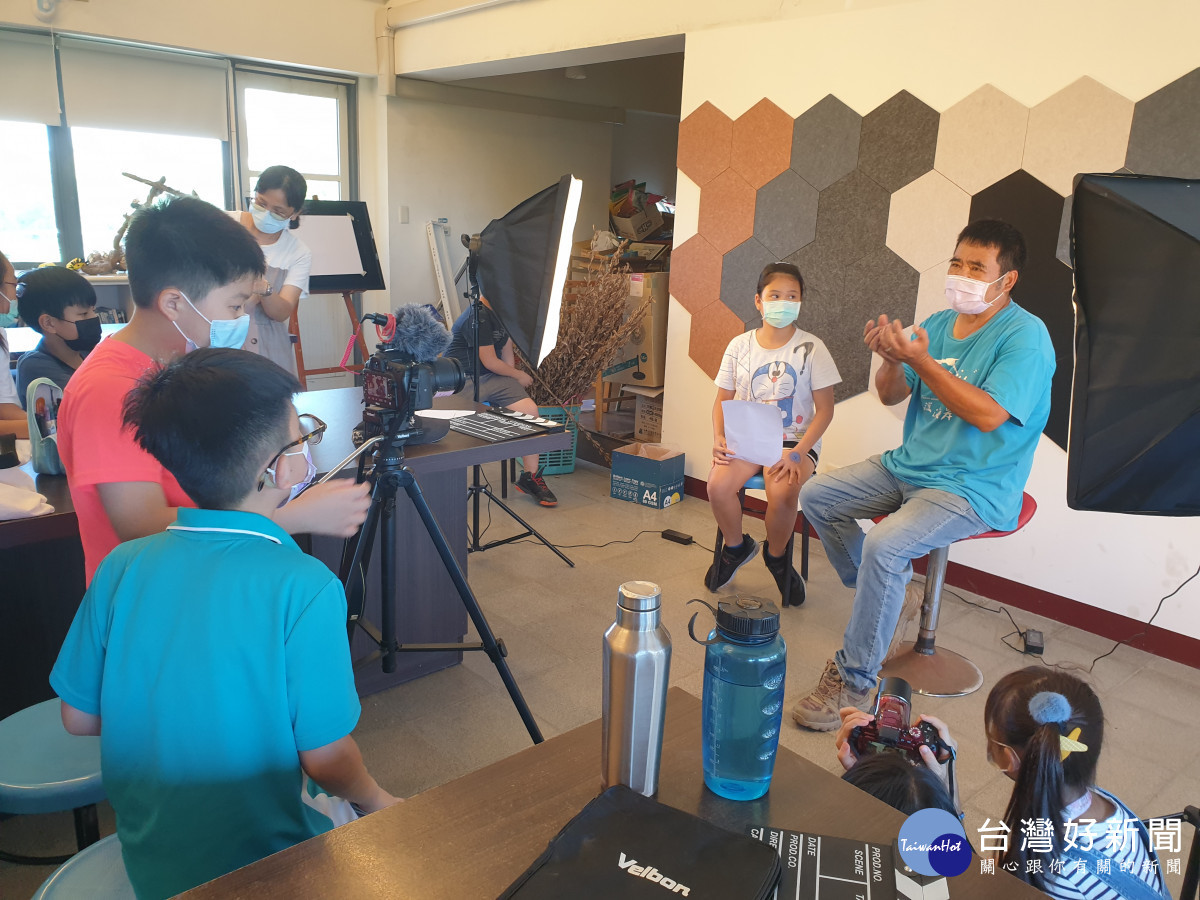 芳苑國小師生榮獲全民社造行動計畫首獎。圖/彰化縣政府提供