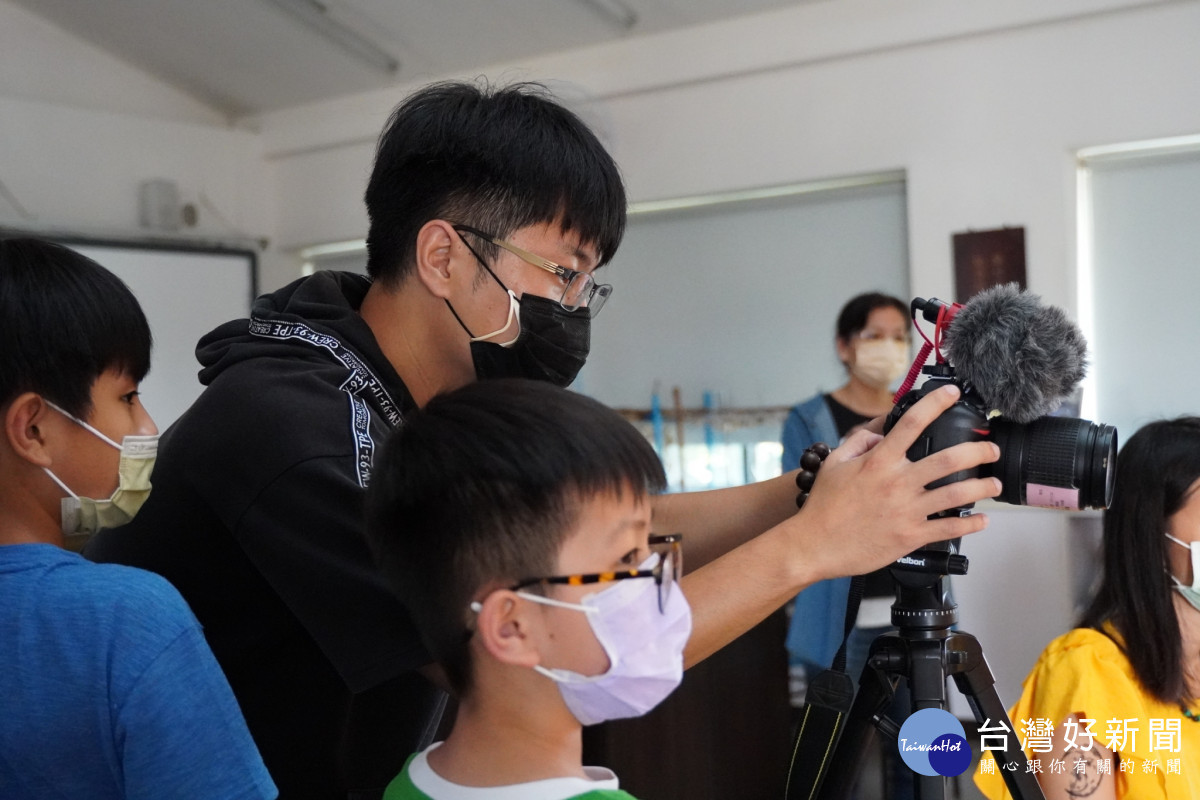 芳苑國小師生榮獲全民社造行動計畫首獎。圖/彰化縣政府提供