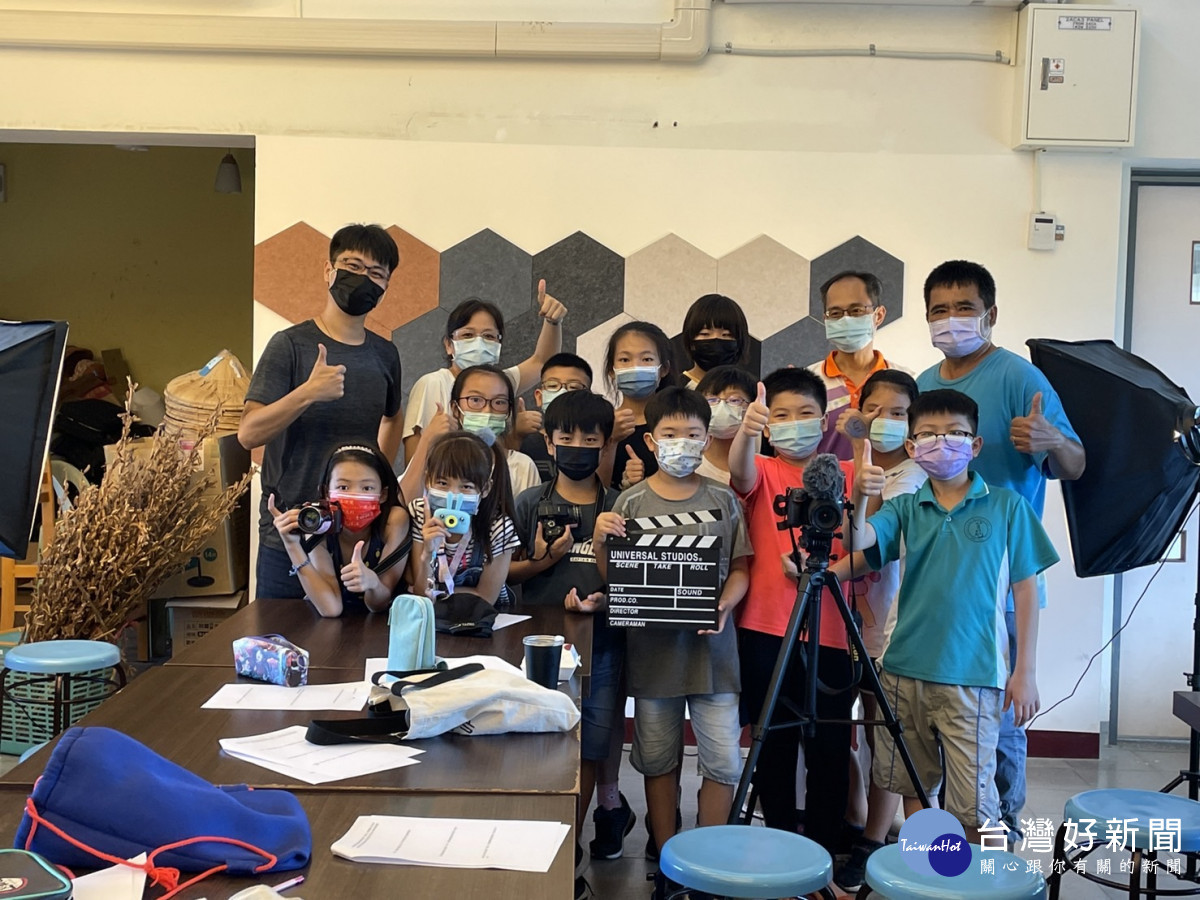 芳苑國小師生榮獲全民社造行動計畫首獎。圖/彰化縣政府提供
