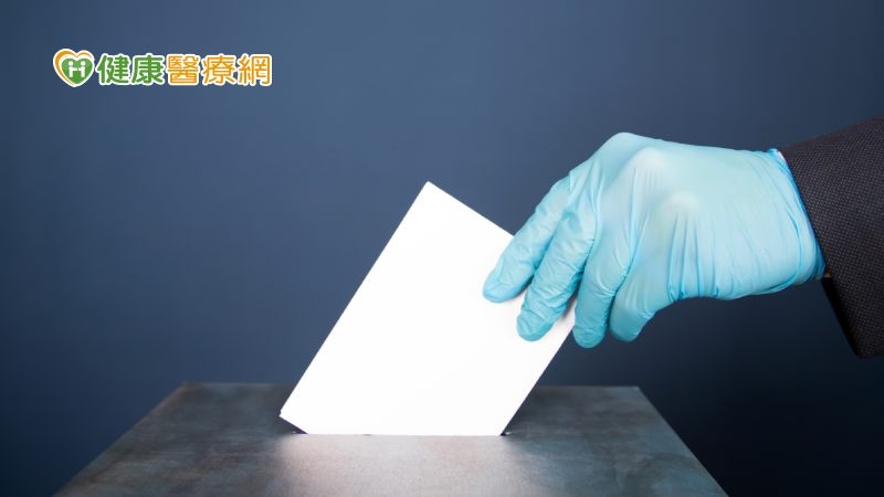 投票要戴外科手套防疫? 醫師闢謠教導正確做法