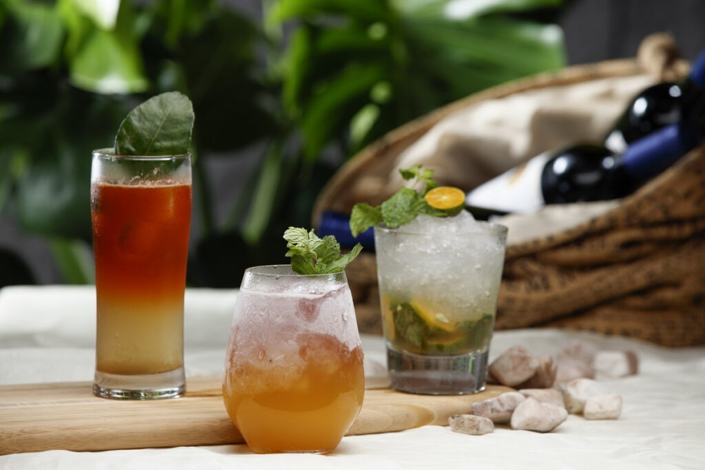 「CHUNSHEN泰殿」的調酒,結合台灣茶,各式泰國香料及新鮮水果調出極具泰式風味的各色調酒。(禁止酒駕,酒前酒後不開車,安全有保障;未成年請勿飲酒)