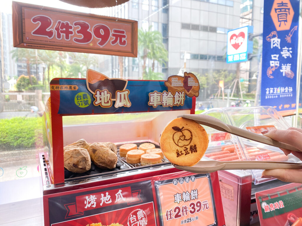 萊爾富打造全台最大車輪餅連鎖店，讓民眾24小時隨時都能品嚐現烤出爐的好吃車輪餅！