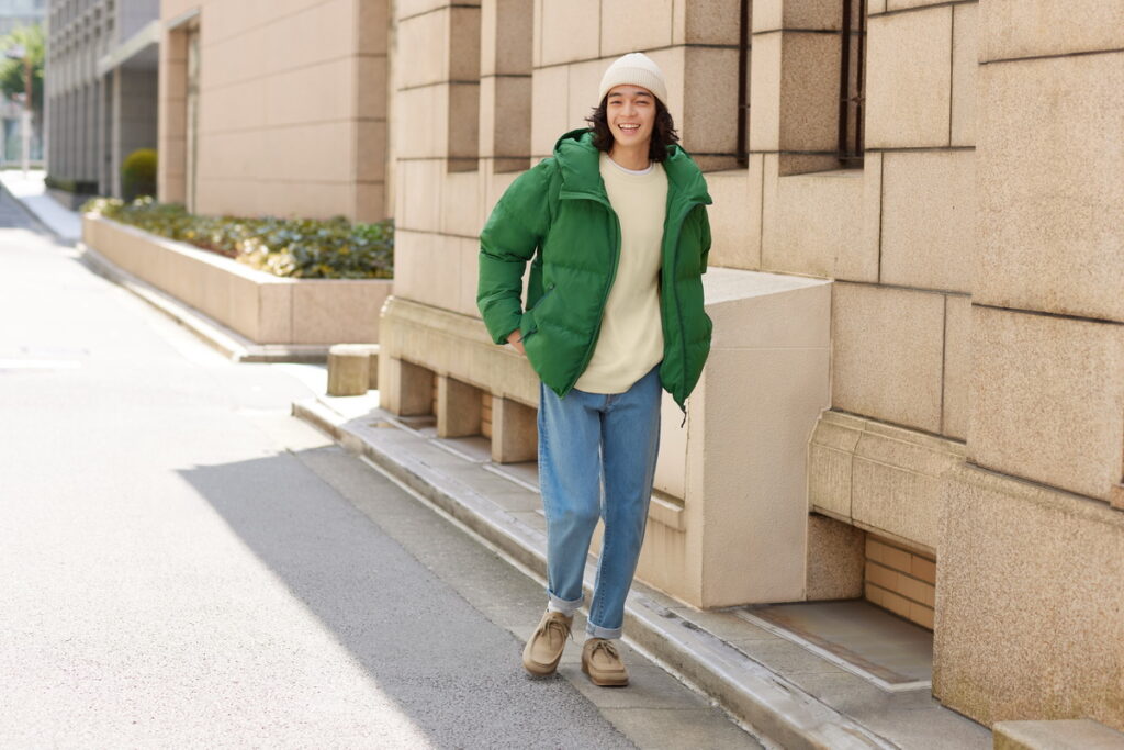 GU「HEAT PADDED夾層外套」經典版型是百搭不敗的必收款,男裝「HEAT PADDED夾層外套」則在今年放大拉鍊拉片,讓拉鍊更好拉,也方便穿脫。