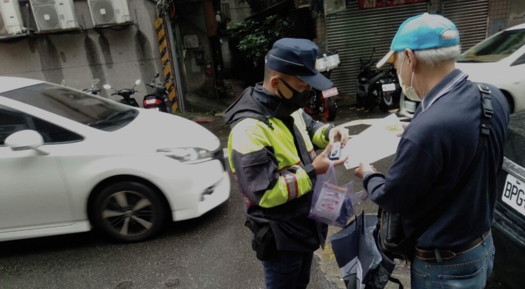 南港分局加強行人交通安全宣導