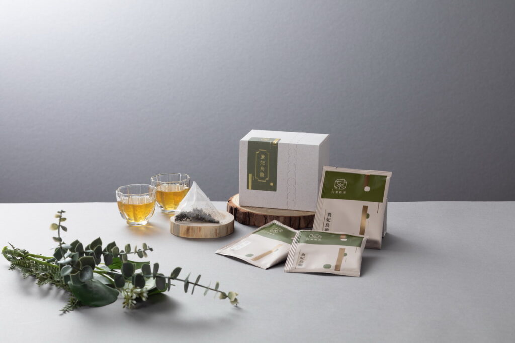 現場每日消費前20位消費者更可獲「茶的工藝師-茶敬茶」限量台灣茶品小禮