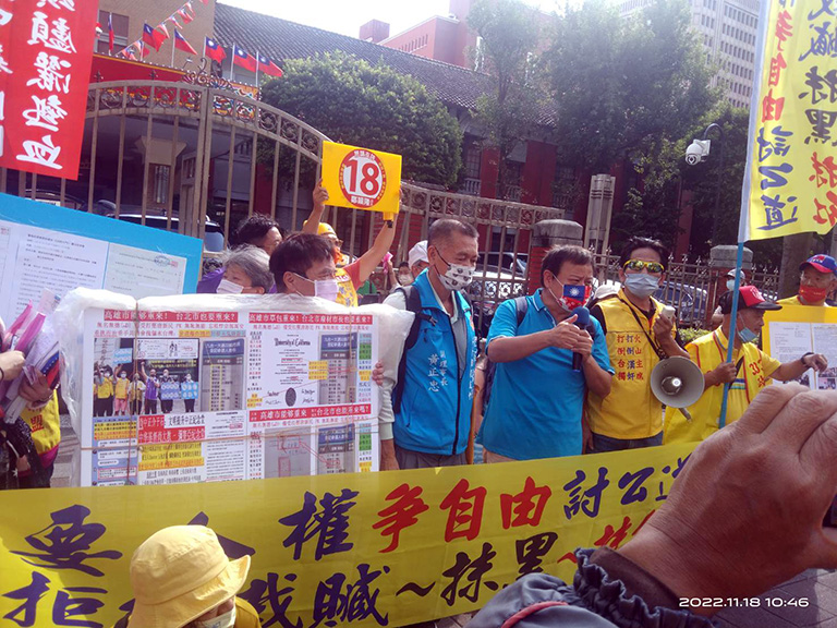 圖片說明;抗議活動中,前來聲援的蔣成龍少將。(圖/記者范文濱翻攝)