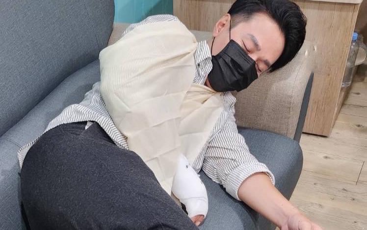 圖片說明:桃園市桃園區議員候選人黃成峻,因體力不支從高處摔落造成多處受傷。(記者徐煜勝攝)