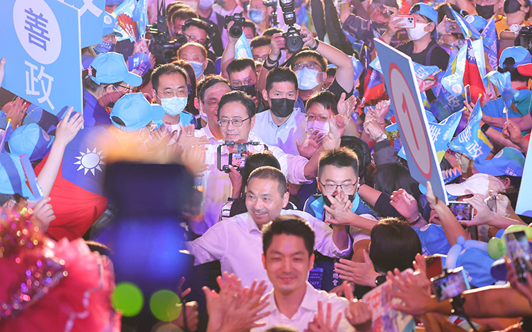 圖片說明:北北基桃合體造勢,現場湧三萬人,支持民眾高呼當選!當選。(張競辦提供)