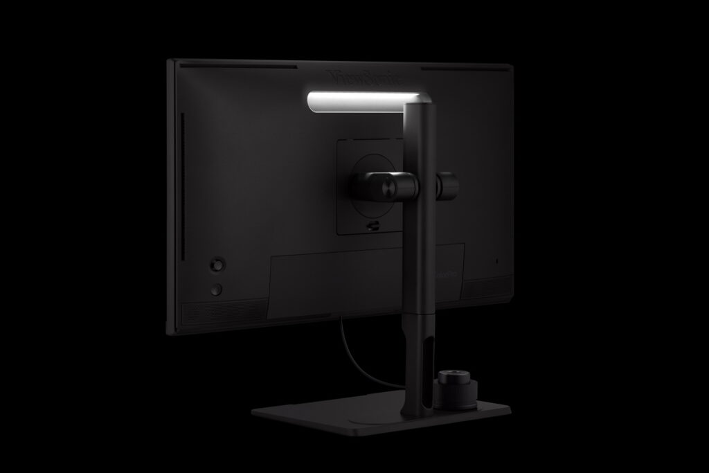 ColorPro VP2786-4K內建Backstage Light™ 照明燈,可提供白光黃光照明,讓暗房工作更便利順暢