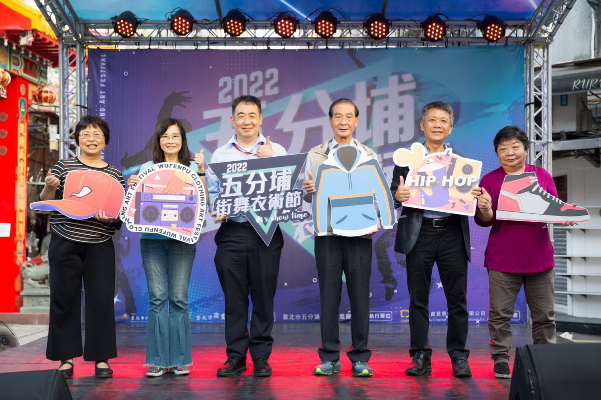 現場長官貴賓合影留念