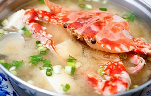 三葉活海鮮將萬里蟹煮味增湯.jpg