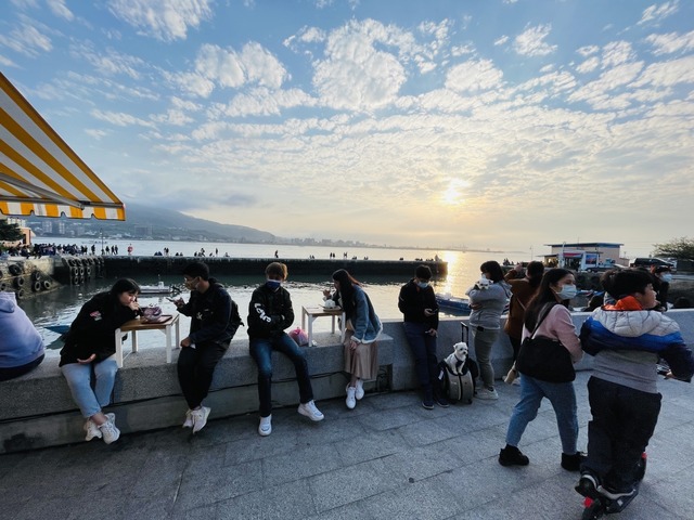圖15_淡水第一漁港河岸邊賞景享用冰品 (1).jpg