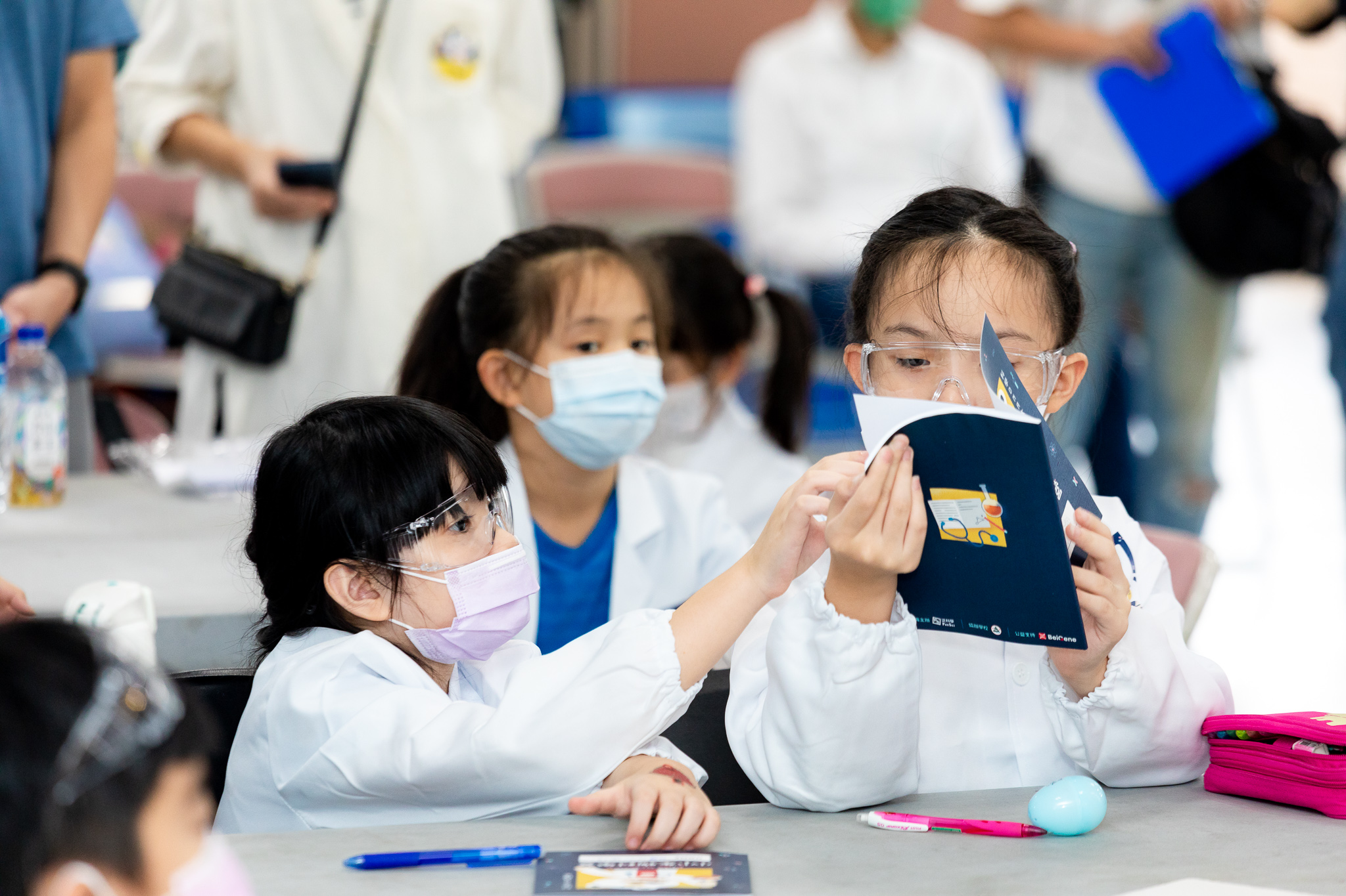 前進校園埋下科學教育種子 BeiGene舉辦科學營帶領偏鄉學童一窺DNA樣貌 46 BeiGene以科學為本精神 致力培養學童科學素養