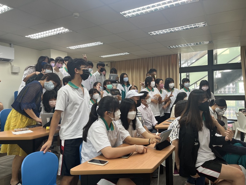 漾新聞|高雄仁武高中與日本長野高校進行線上交流展現雙語實力