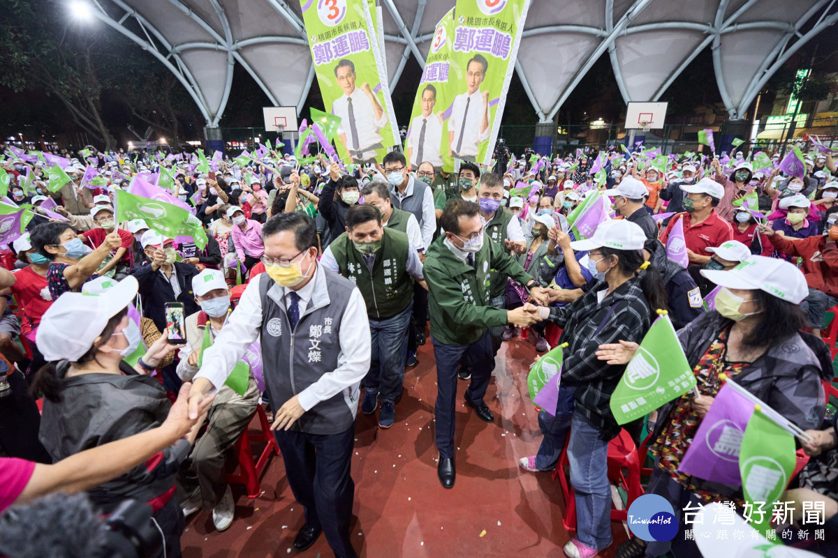 桃園市長候選人鄭運鵬舉辦內壢選前晚會,桃園市長鄭文燦,市議員徐景文、彭俊豪,市議員候選人黃崇真、張曉昀、魏昀也到場支持。<br /><br /> <br /><br />