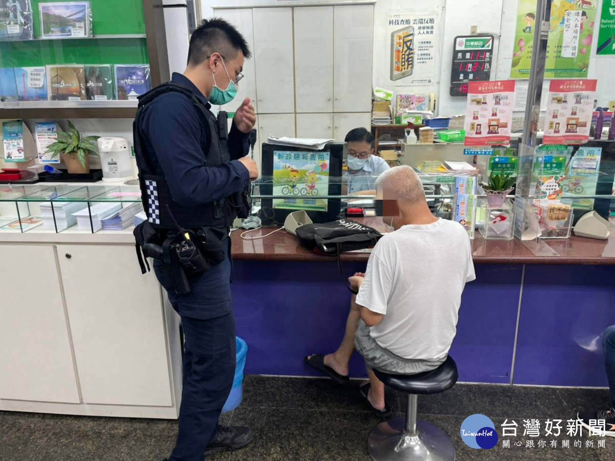 加入飆股群組穩賺大錢,老翁險匯166萬警及時勸阻。<br /><br /> <br /><br />