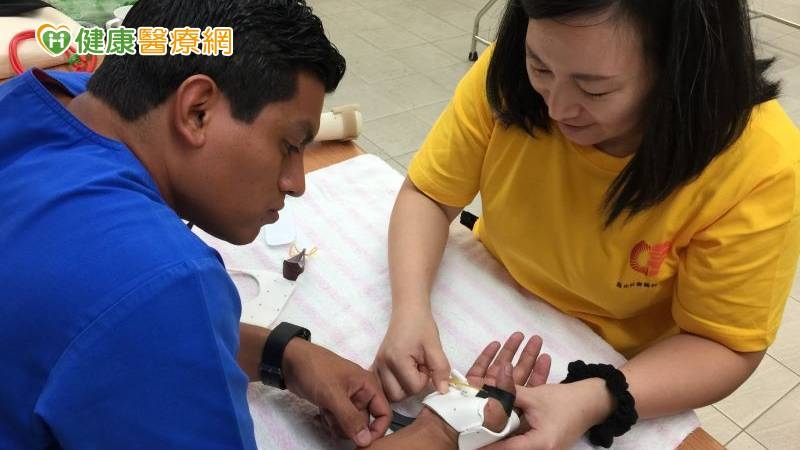 傳愛無國界! 陽光獲「國際醫療典範獎」 台灣燒傷復健專業e助中南美洲15國