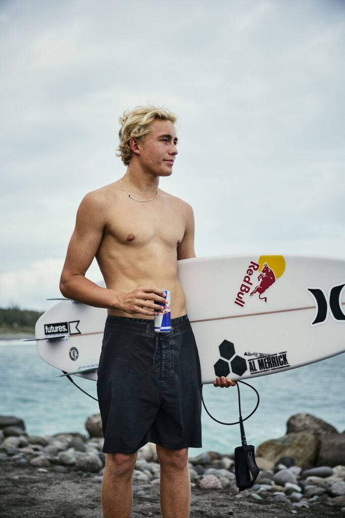_Red Bull運動員Jarvis Earle年僅18歲,以優異的衝浪表現被譽為明日之星