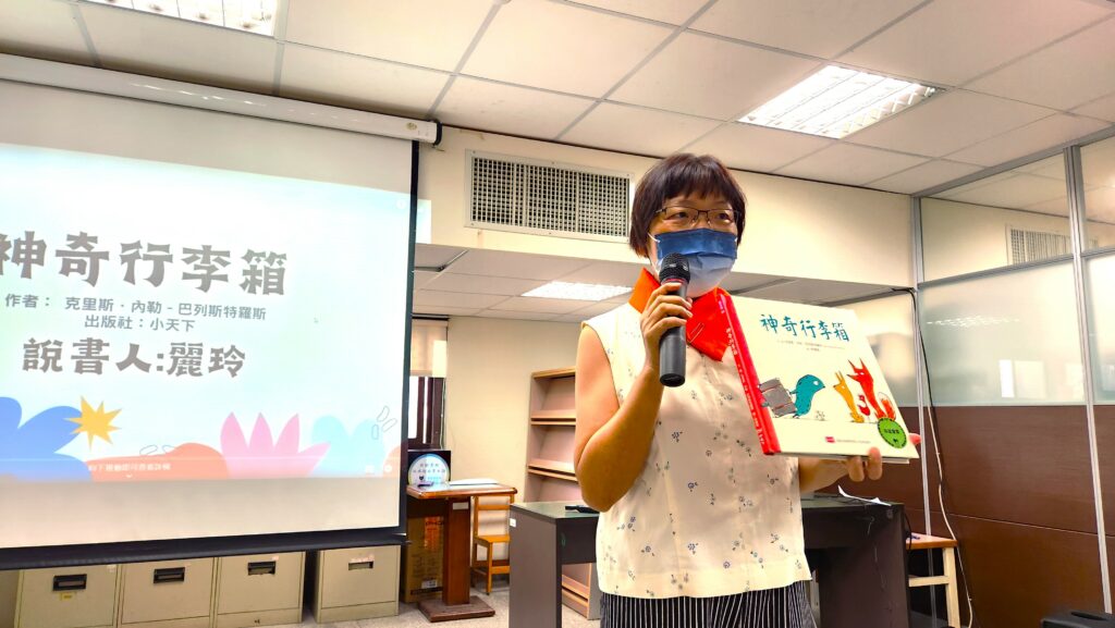 長者現場繪本故事說演。(圖/陳惠玲攝影)