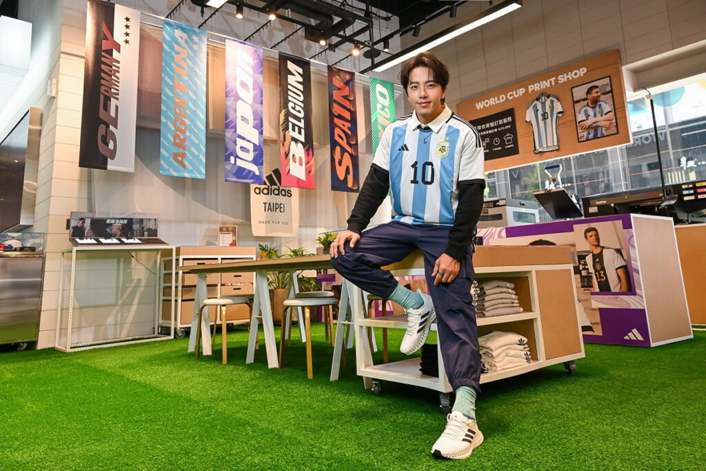.小隊長也瘋世足！坤達化身穿搭導師 曝最愛這款adidas國家隊球衣