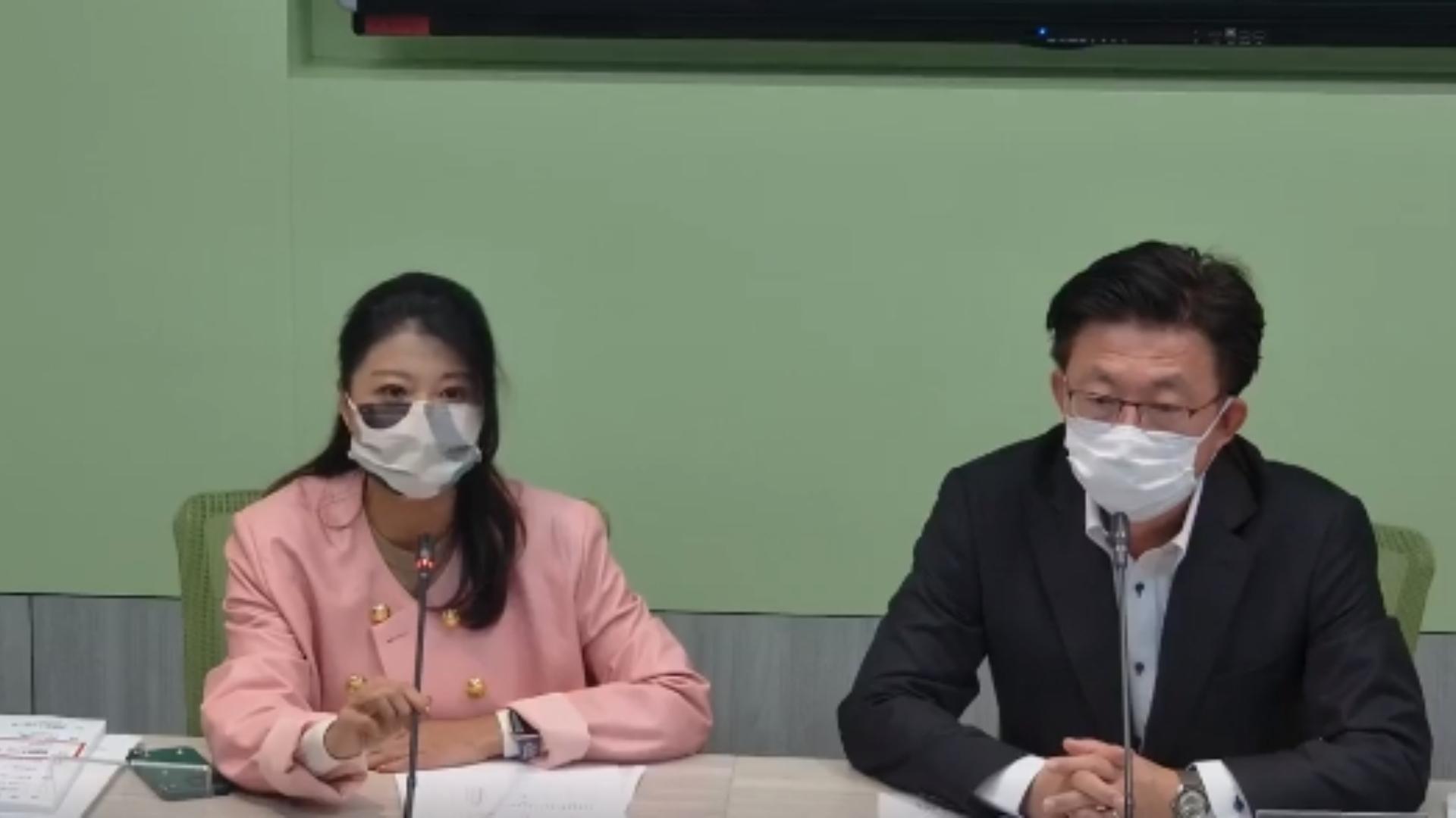 民進黨立院黨團23日開記者會,回應有關新竹市棄保等時事。翻攝直播
