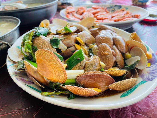富基漁港內餐廳海鮮料理.jpg