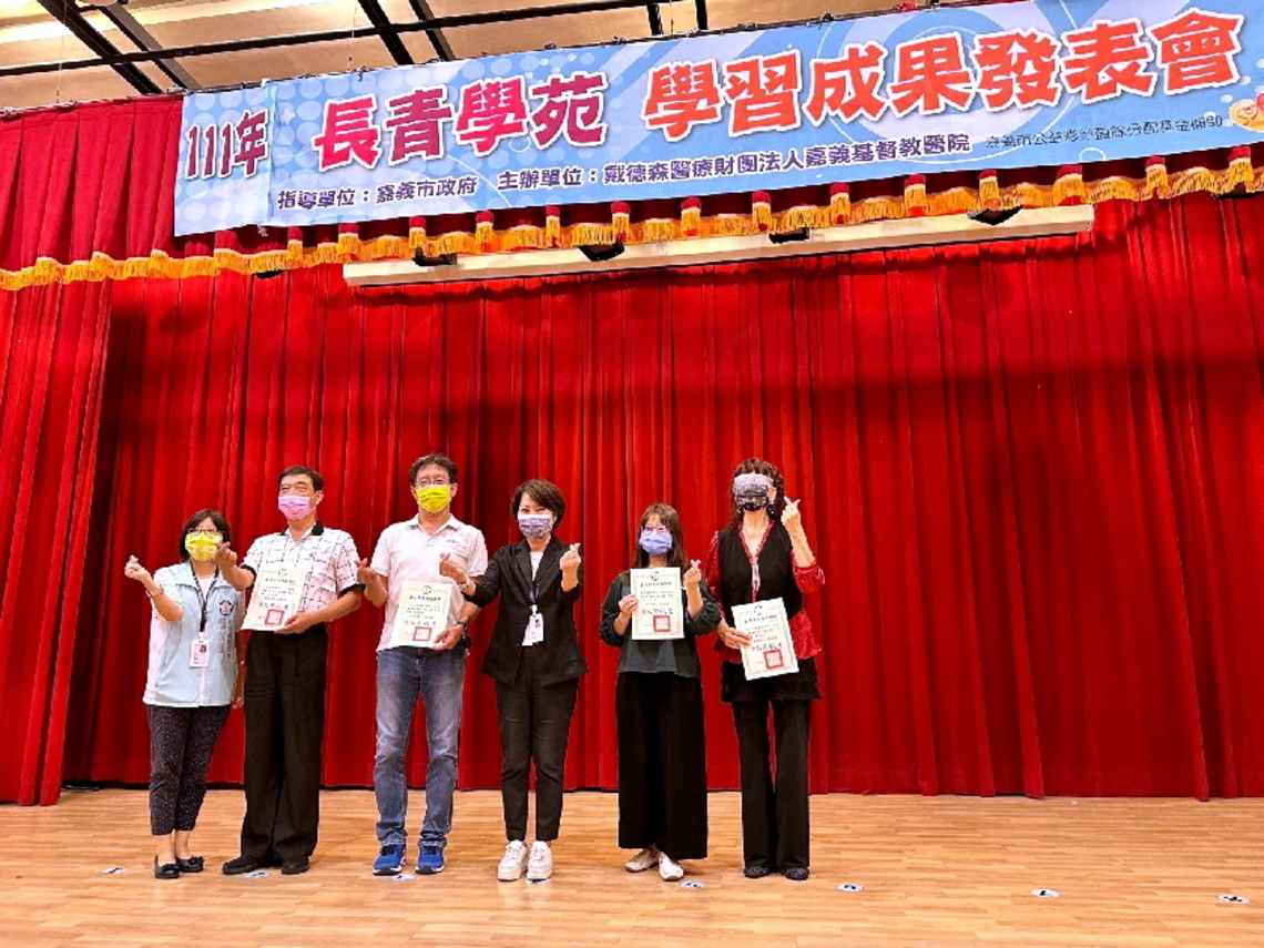 Wow! Old Flea Market銀齡共市成果發表 高齡長輩展現活力舞蹈音樂演出