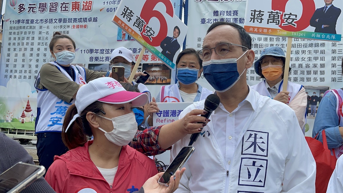 鄭文燦擬告朱立倫違反選罷法 朱:國民黨如果也告蔡英文告不完 22 選戰最後階段,國民黨主席朱立倫全台輔選。朱23日上午表示,不要濫用司法變成另一種奧步。