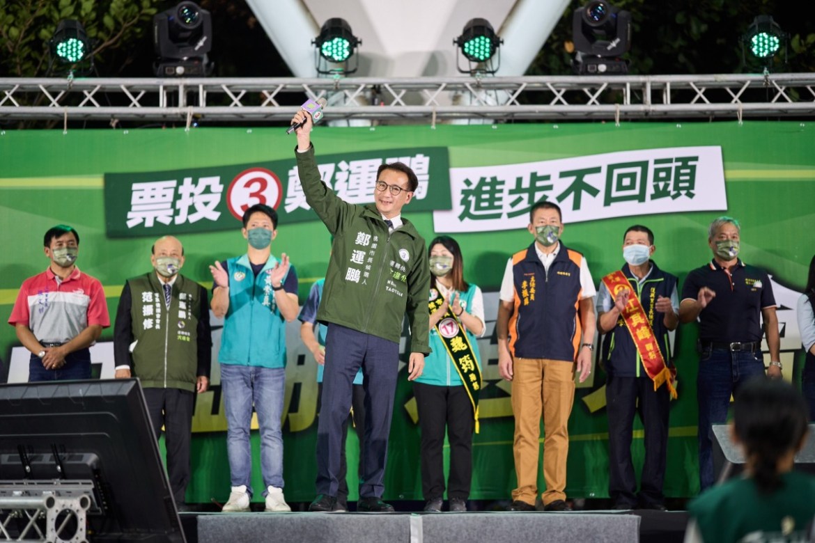 鄭運鵬內壢選前晚會登場 鄭文燦曝到家秒睡原因