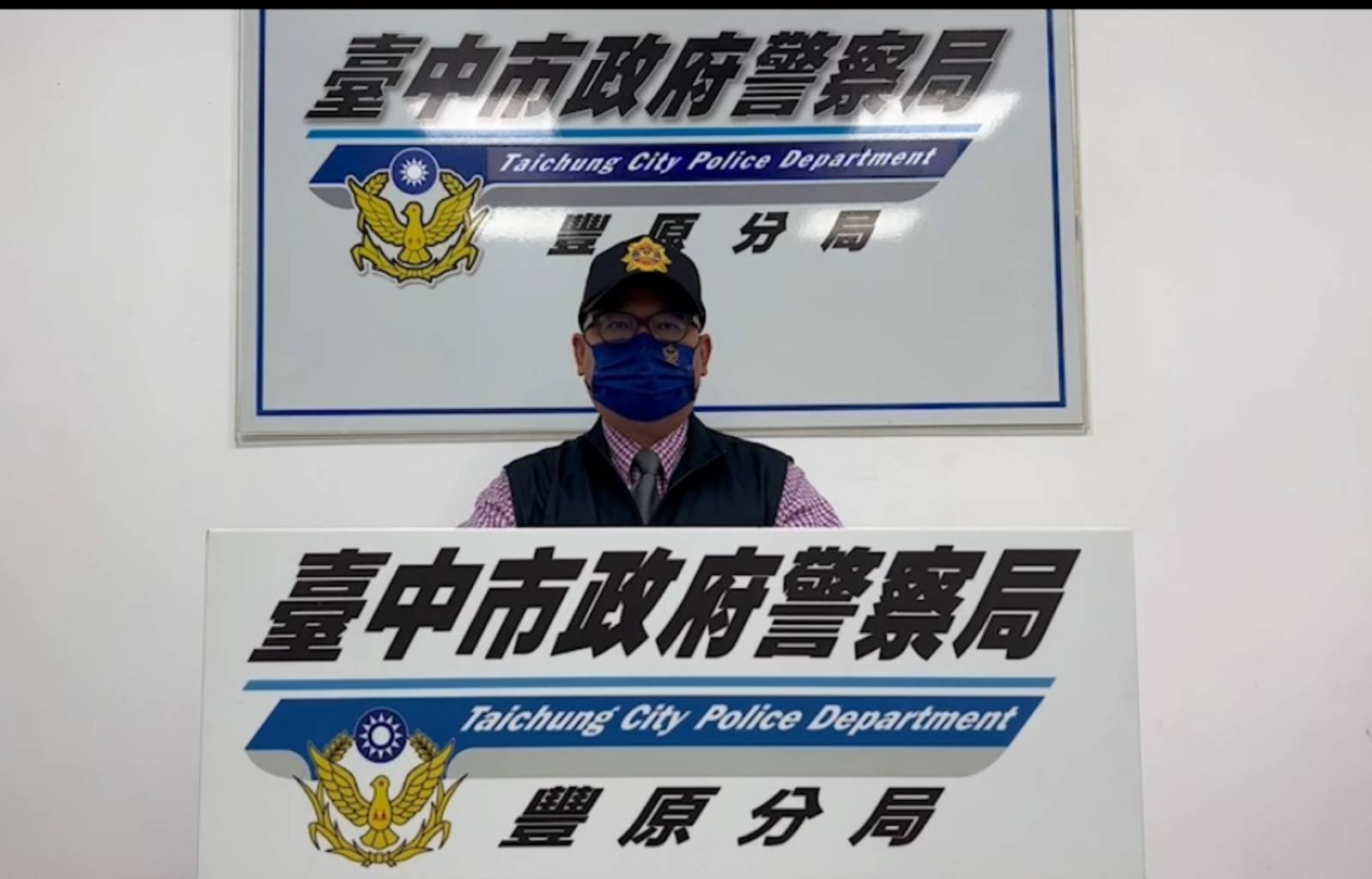 圖片說明:臺中市政府警察局豐原分局偵查隊長陳俊彥說明與地檢署合力偵破失蹤3年桶屍案過程。(記者謝榮浤翻攝)