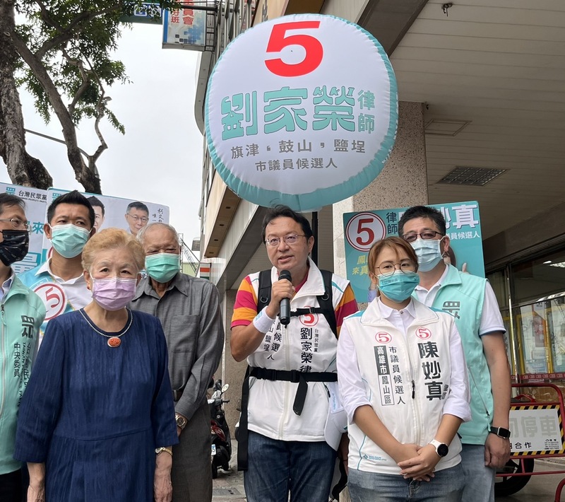 漾新聞|柯爸爸柯媽媽扮演超強助選員推薦劉家榮律師