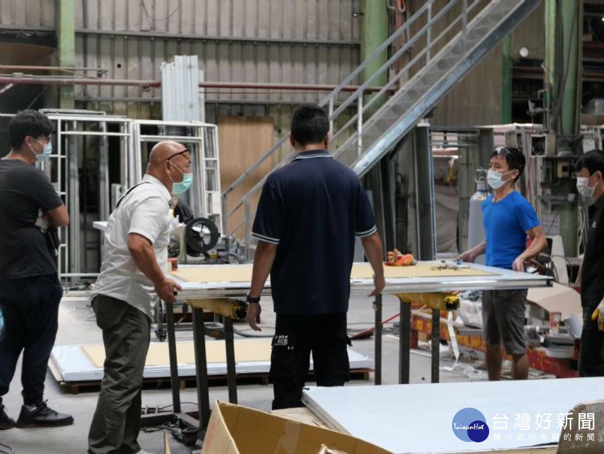 桃園市政府就業職訓服務處辦理職場參訪活動,讓民眾認識不同產業的工作環境與職缺內容,促進民眾適性就業。