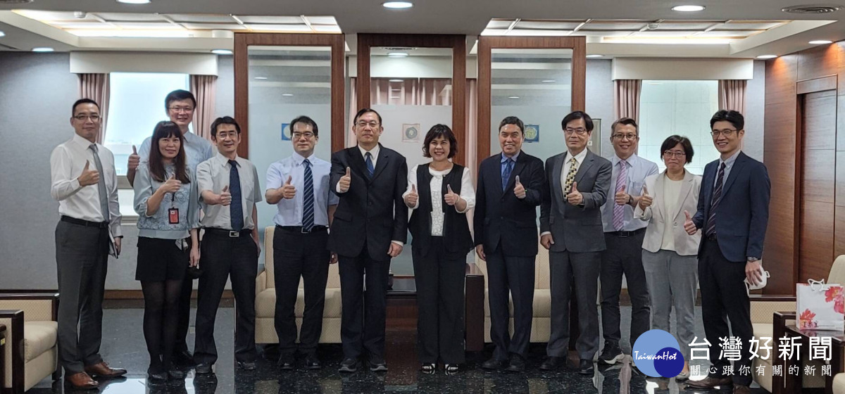 六都首位市議員涉及現金買票被起訴,檢方,最高檢察署檢察總長邢泰釗也到台南嘉勉查賄團隊辛勞。(台南地檢提供)