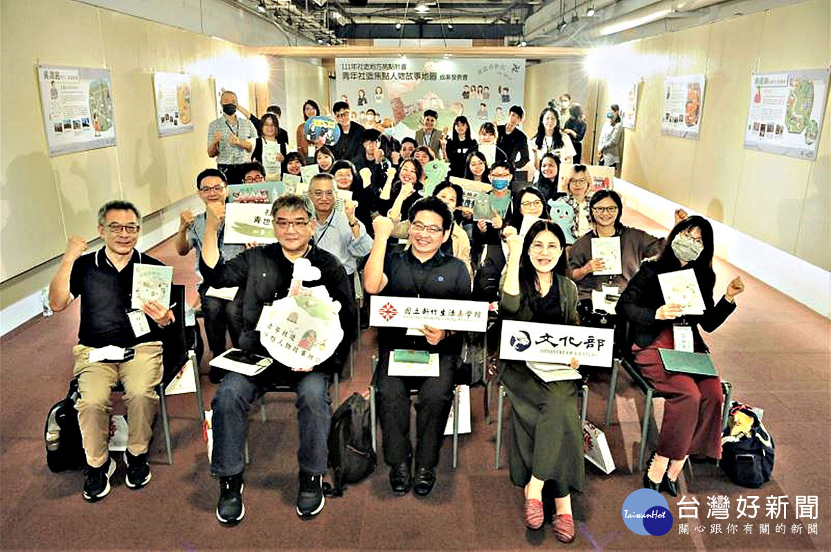 國立新竹生活美學館葉于正館長(前排中)、文化部文化資源司林郁欣科長(右二)、臺大城鄉所賴仕堯助理教授(左二)、資深規劃師林士堅(左一)