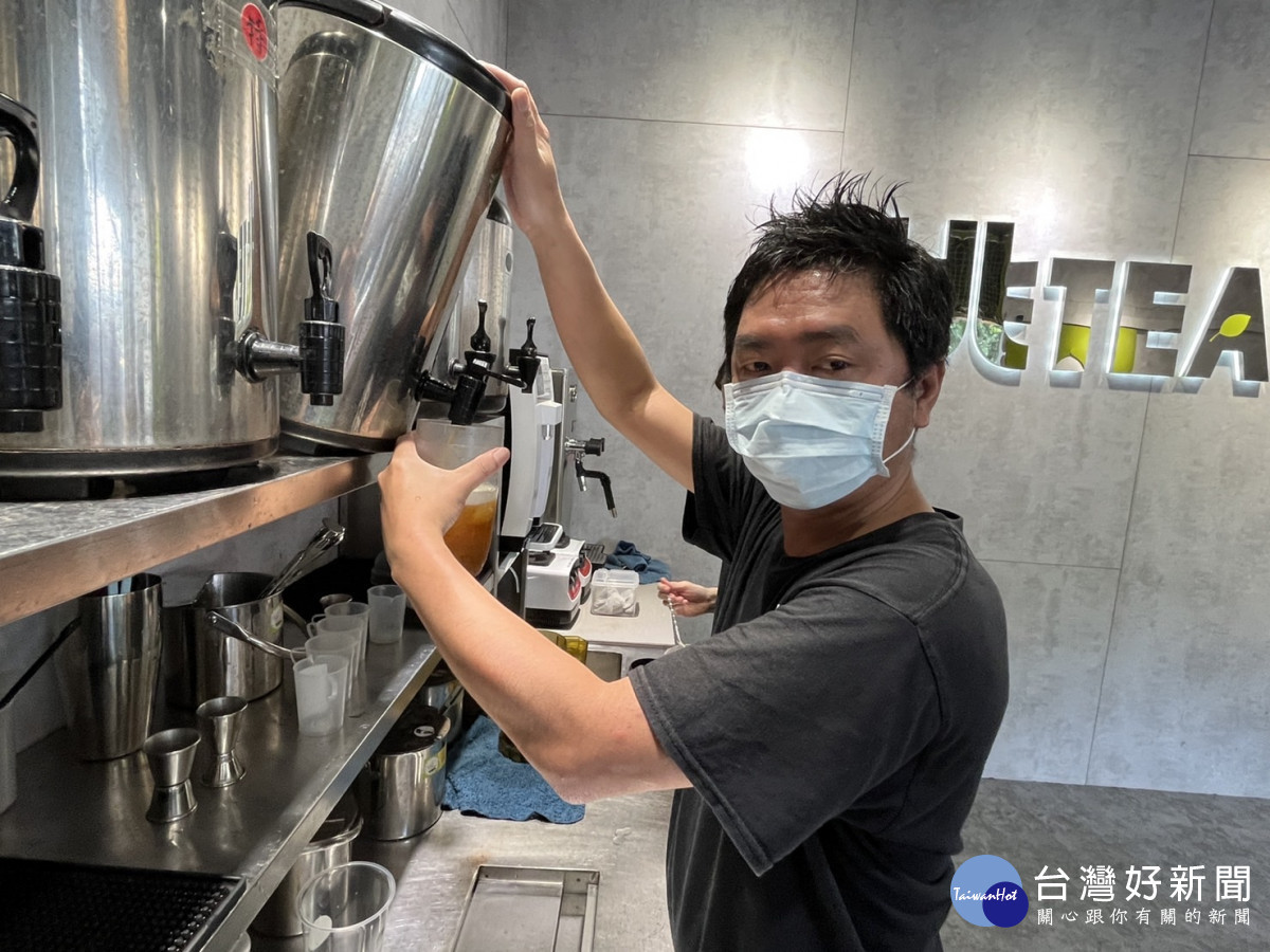 半導體退役後主管，學飲料輕食職訓圓創業夢。