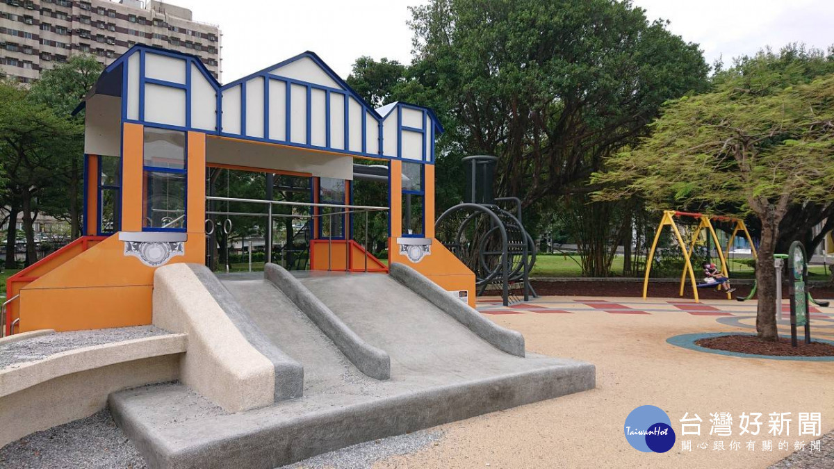 火車嘟嘟～!　鐵道特色公園遊戲場已經到站