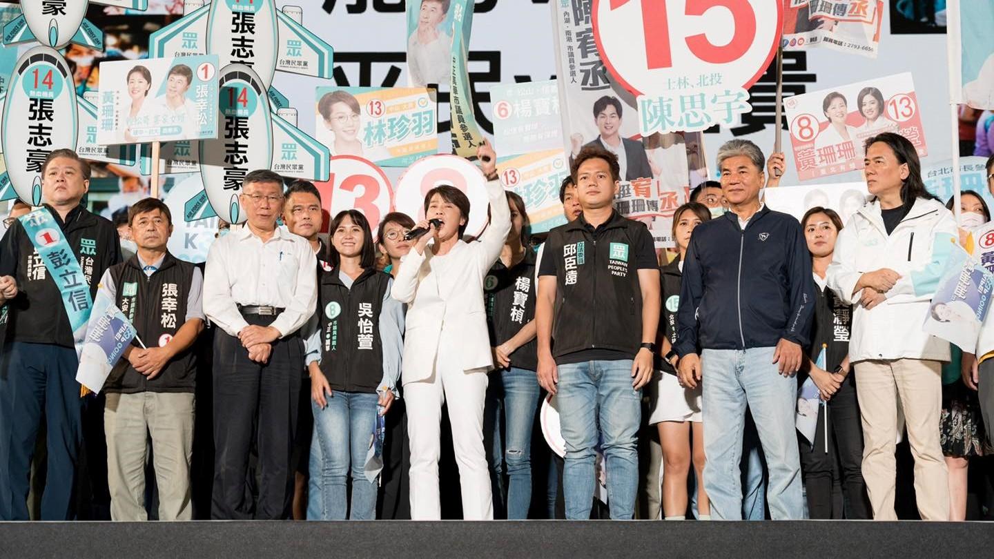 0柯文哲深夜自曝非常焦慮,圖為20日為黃珊珊站台。翻攝柯文哲臉書