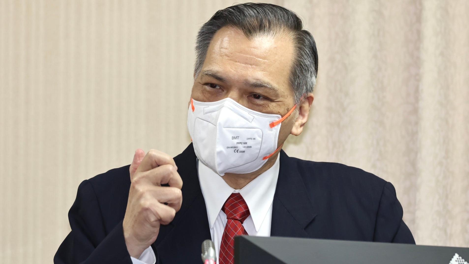 陳明通今赴立院再度跳針說「陳局長不回答陳教授問題」。林啟弘攝